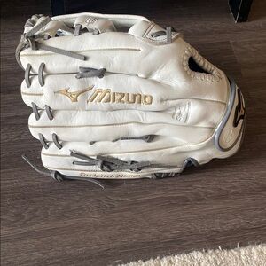 Mizuno Pro White Baseball Glove